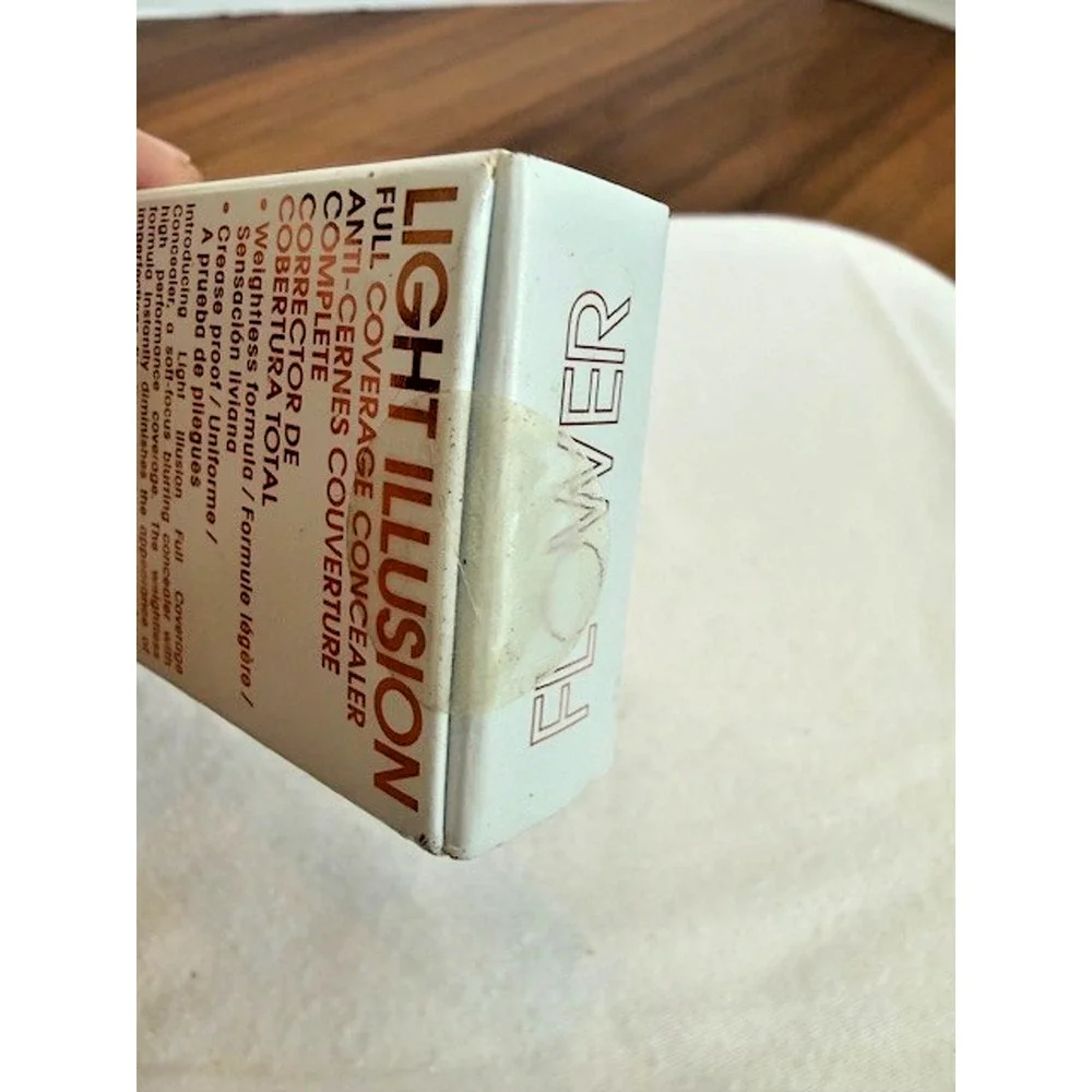 Flower Light Illusion Full Coverage Concealer M5-D1 Medium Deep